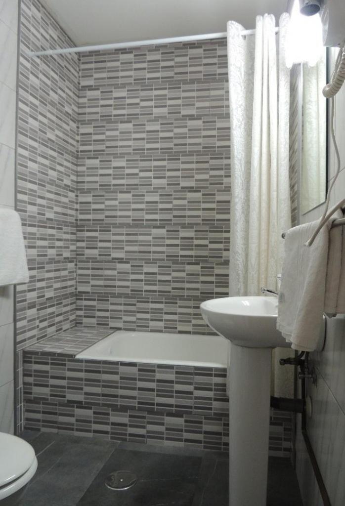 Hostal Oklahoma Reus Esterno foto